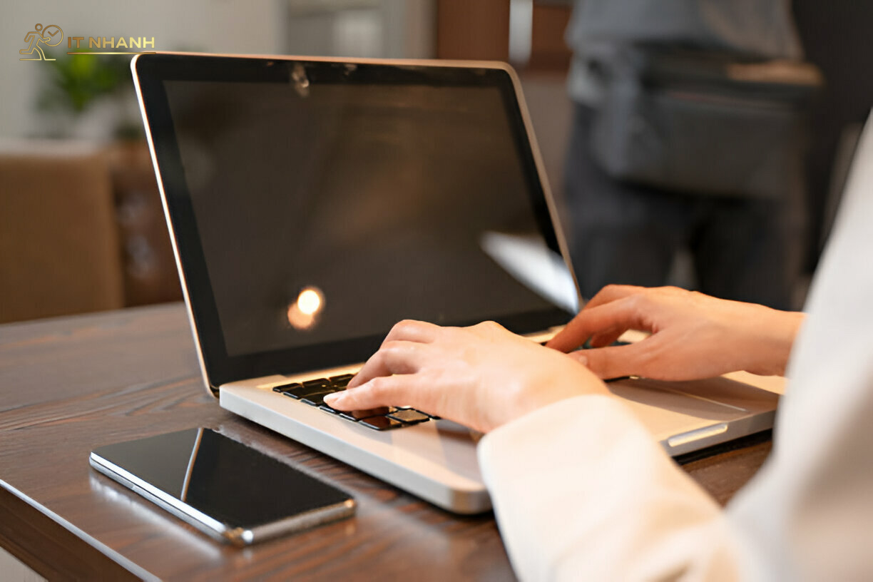 Bảng Giá Thu Mua Macbook Cũ Tham Khảo Tại IT Nhanh Dĩ An Bảng Giá Thu Mua Macbook Cũ Tại Dĩ An - IT Nhanh