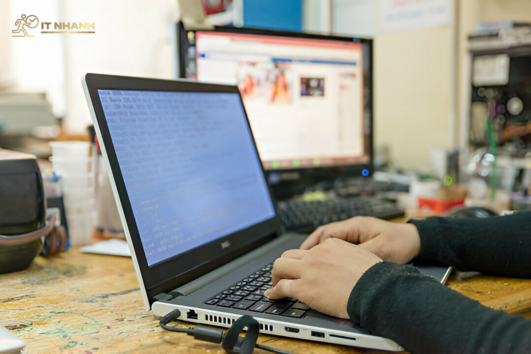 Sửa laptop tận nơi tại TPHCM IT Nhanh Phục Vụ TPHCM