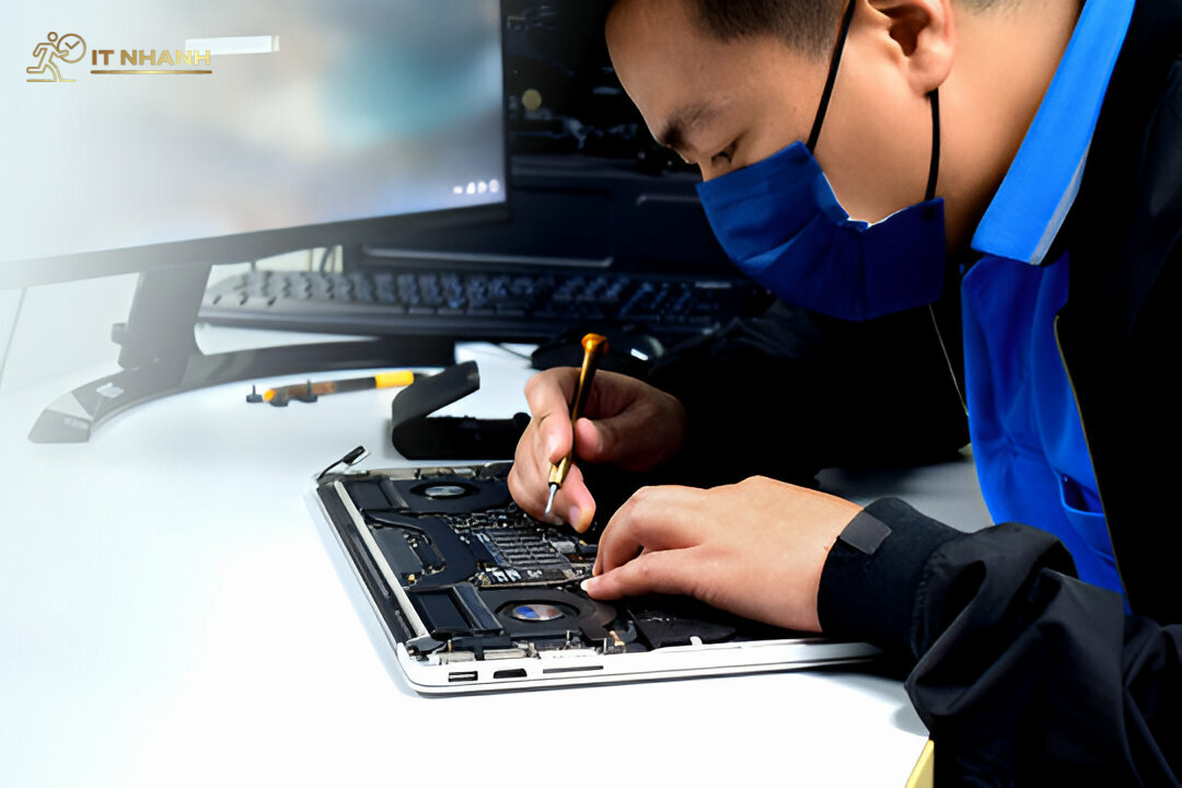 Khi nào cần sửa bản lề laptop? Dấu Hiệu Bản Lề Laptop Hư Hỏng