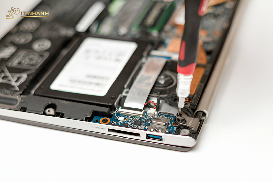 Giá Sửa Bản Lề Laptop Bảng giá tham khảo sửa bản lề laptop tại IT Nhanh
