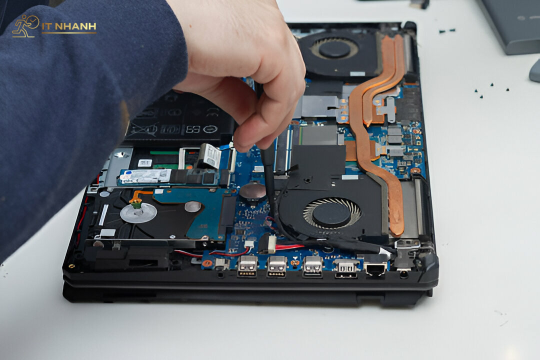 Thay vỏ laptop Dell HP Thay vỏ laptop Dell và HP tại IT Nhanh Quận 12