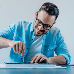 Thay Vỏ Laptop Quận 2 Uy Tín - Giá Tốt, Lấy Liền!