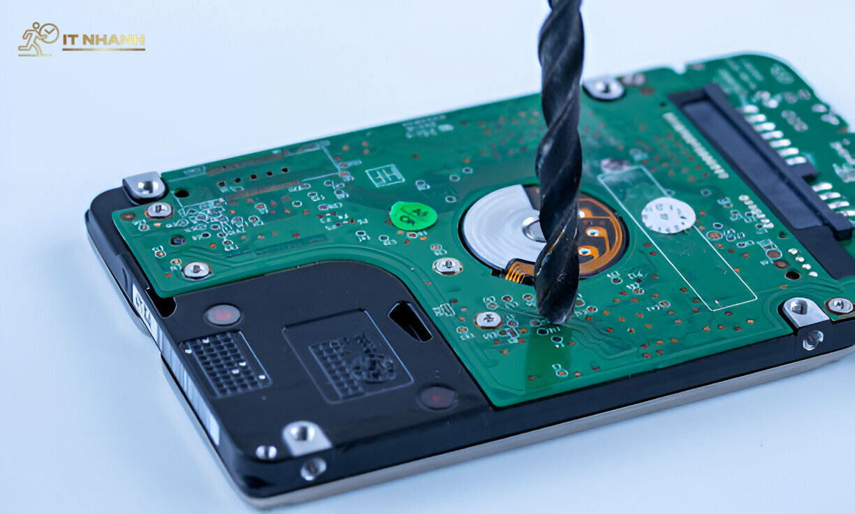So sánh tốc độ SSD và HDD (Infographic) So sánh tốc độ SSD và HDD