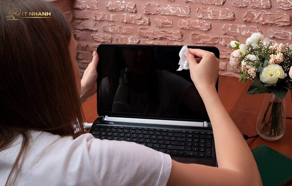 Dịch vụ thay màn hình laptop uy tín TPHCM Thay màn hình laptop chuyên nghiệp tại IT Nhanh