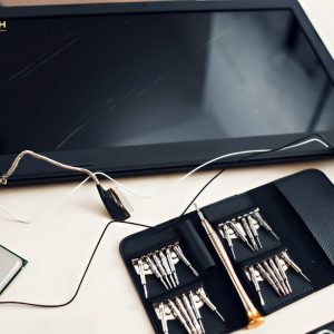 Thay Màn Hình Laptop Tại Bến Cát - Giá Rẻ, Uy Tín!